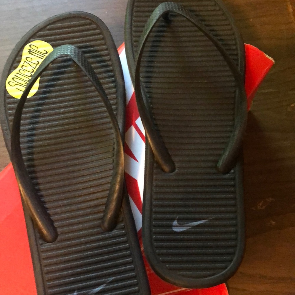 Nike women’s Solar Soft Thongs NEW size 9
